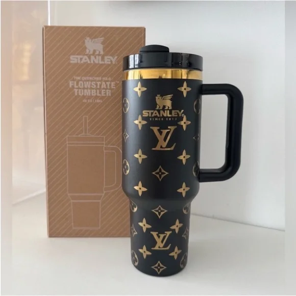❤️‍🔥Final Pice Drop ❤️‍🔥Stanley Black and Gold Travel Mug - Picture 2 of 4